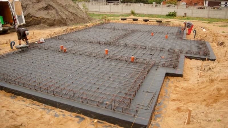 Ekipa FundaBet wykonuje zbrojenie dolne płyty fundamentowej w Gorzowie Wielkopolskim 