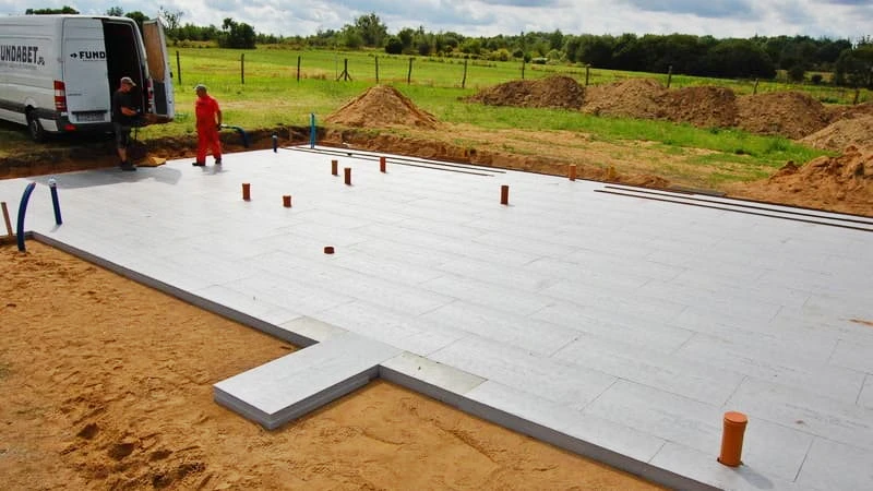 Wykonanie izolacji termicznej XPS płyty fundamentowej 